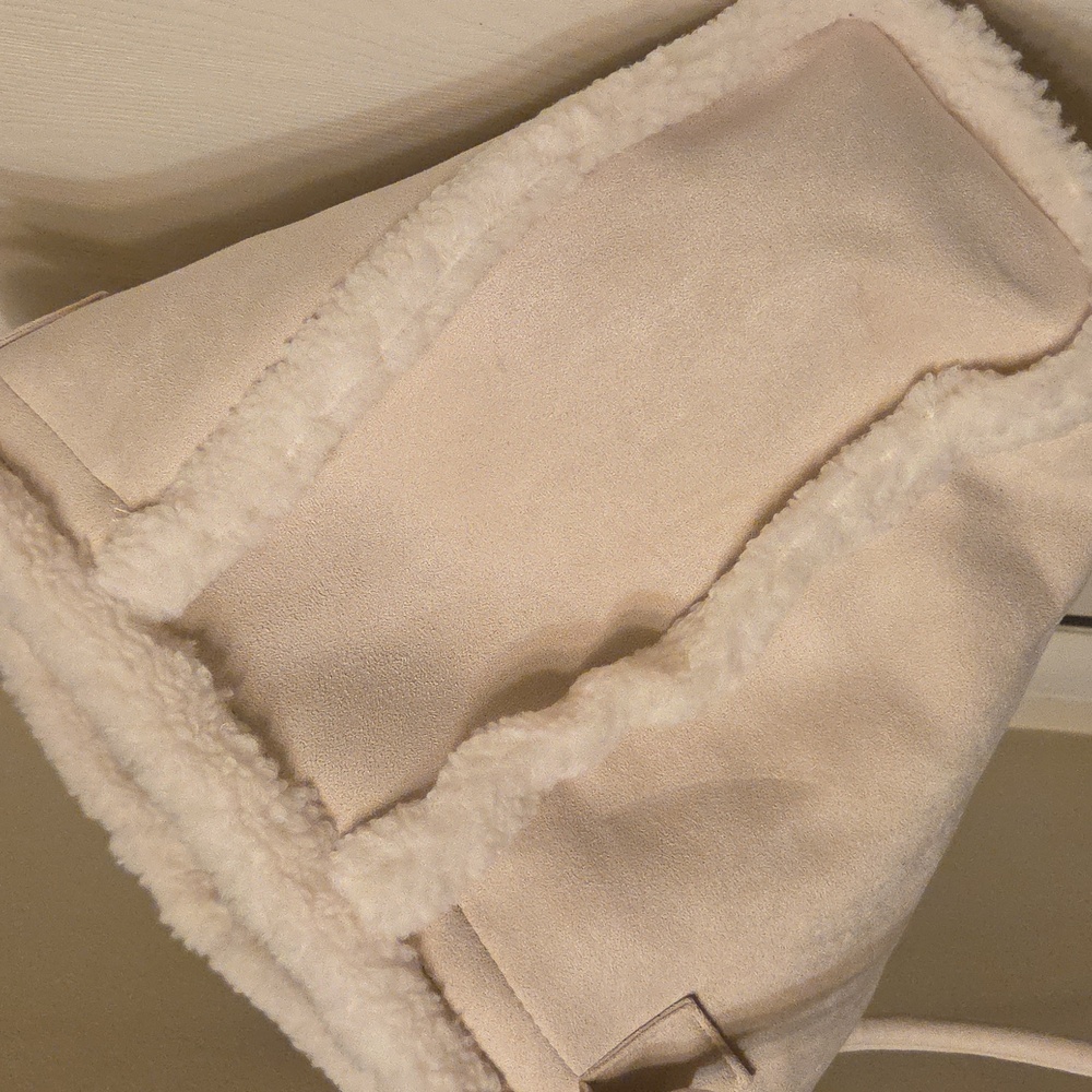 Cream faux fur plush Tote Bag, (16.5"×7.9"×14.6" ) Brand New.